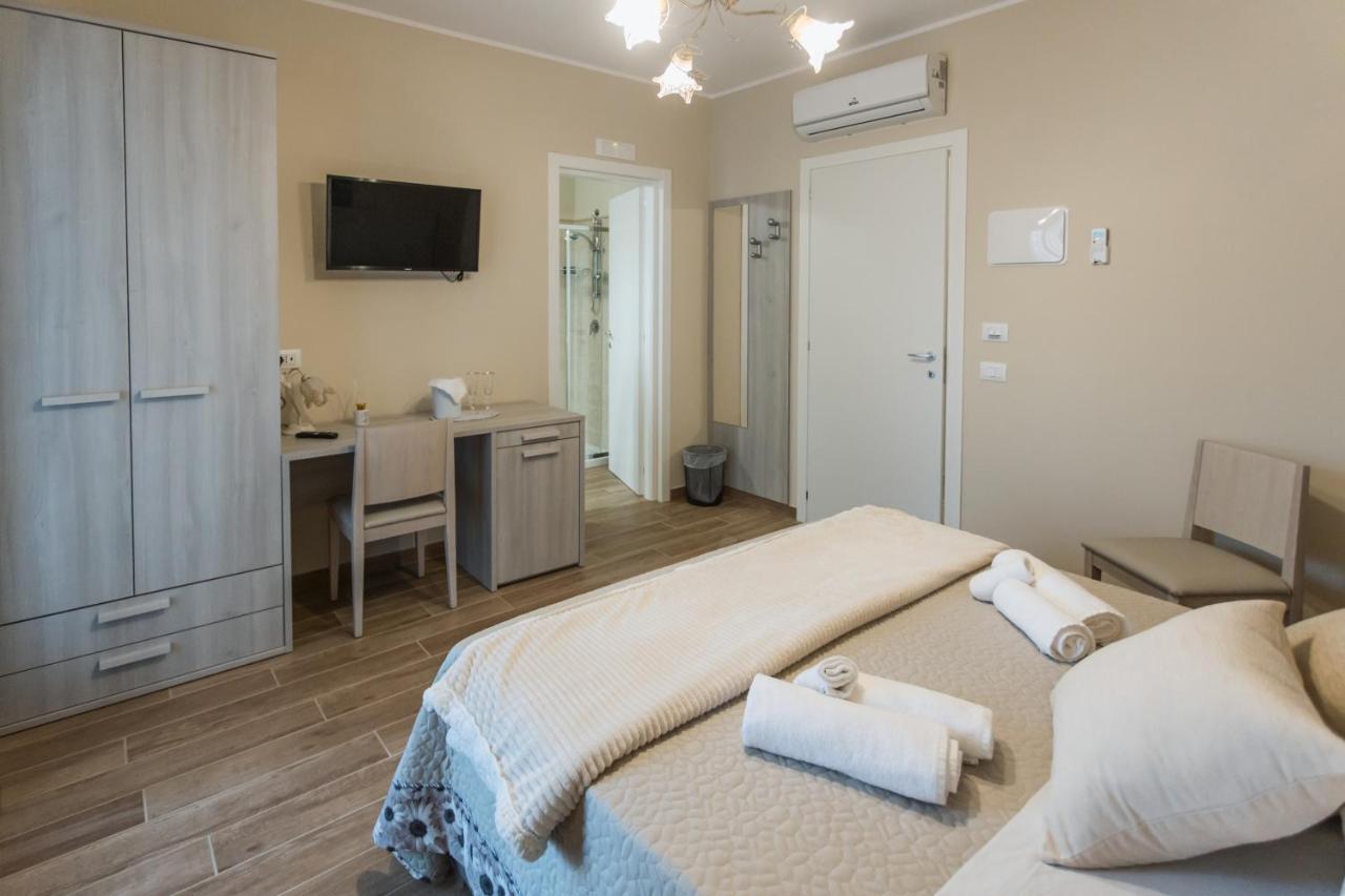 Oasi Perla Del Mare Rooms Ачи Костелло Экстерьер фото
