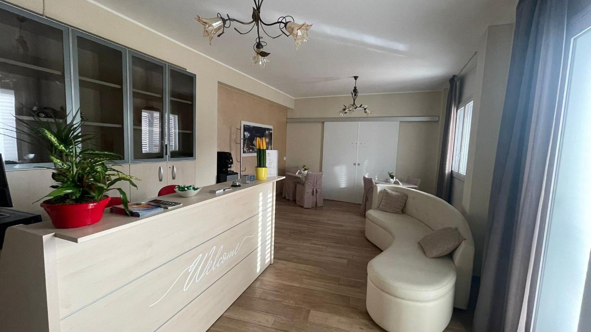 Oasi Perla Del Mare Rooms Ачи Костелло Экстерьер фото